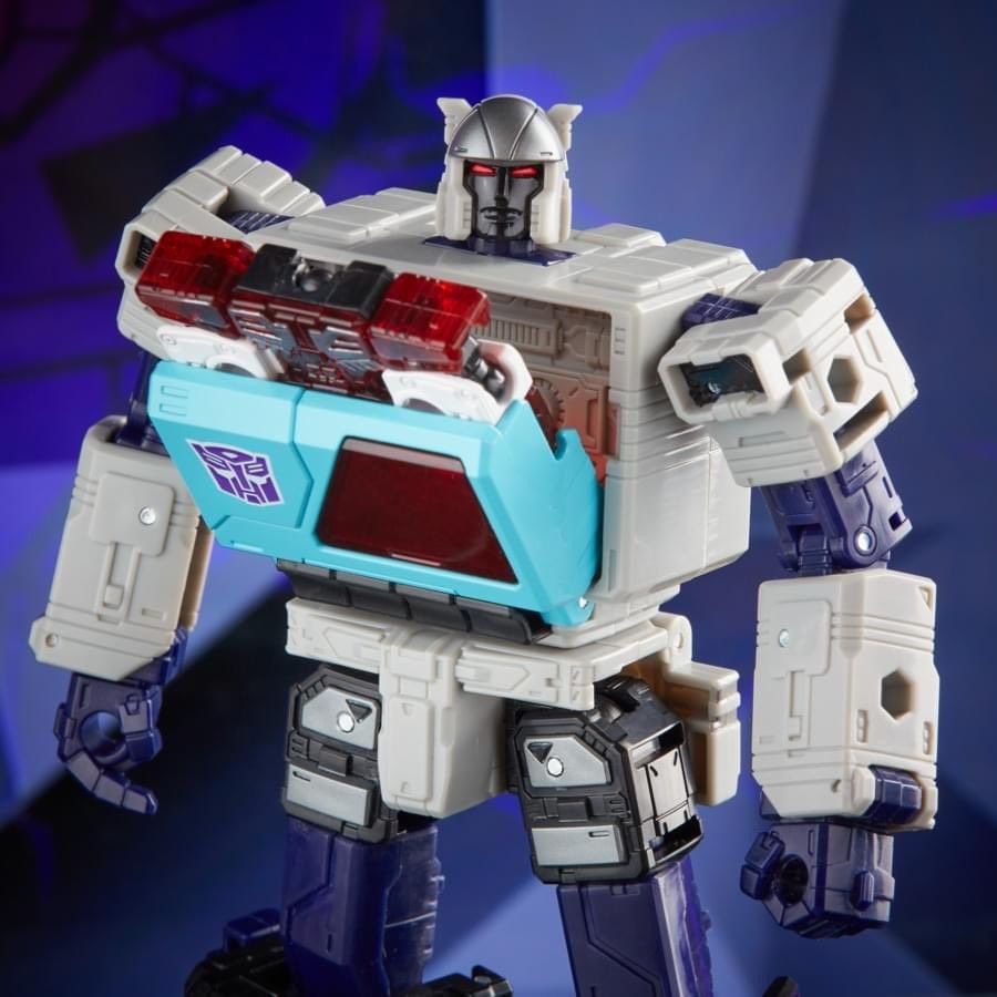 Transformers Generations Shattered Glass - Autobot Blaster and Rewind